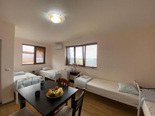 Ένα ή περισσότερα κρεβάτια σε δωμάτιο στο Helena Hostels