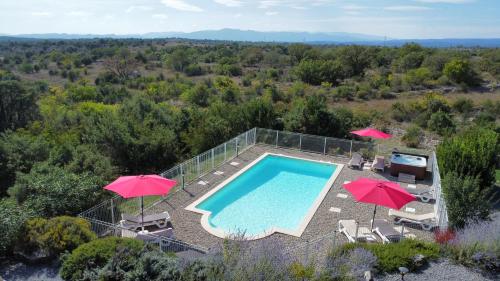 an overhead view of a swimming pool with umbrellas at Les Villas de Perret in Joyeuse