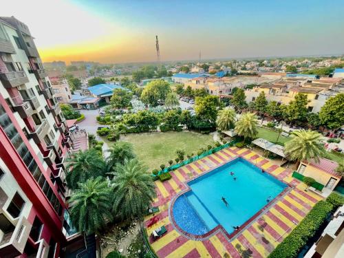Kolam renang di atau dekat dengan ZenRoofs- Studio Flat