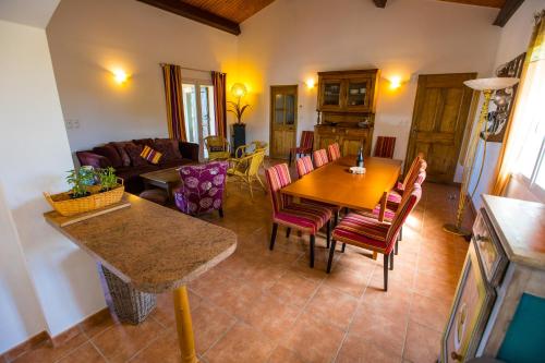 a living room with a table and chairs at Les Villas de Perret in Joyeuse
