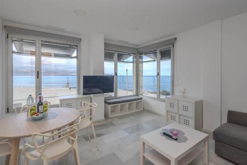 Bright Flat - Beachfront Las Canteras