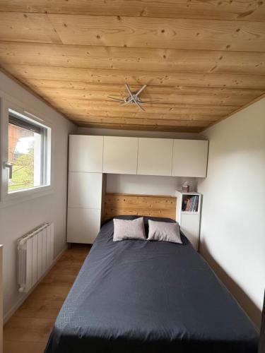 Postel nebo postele na pokoji v ubytování les montagnes