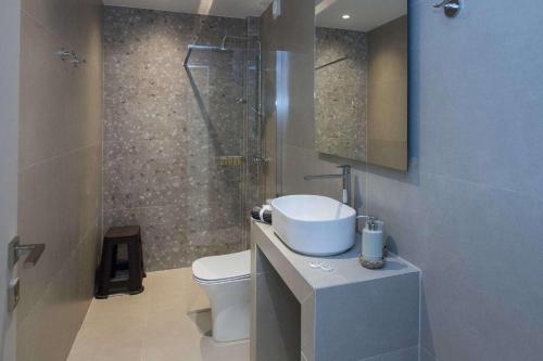 Brand New Spacious 3 Bd Home in Trendy Kipseli
