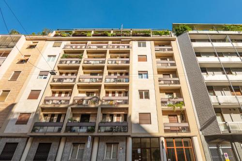 Charming Studio Milano with Balcony & Wi-Fi