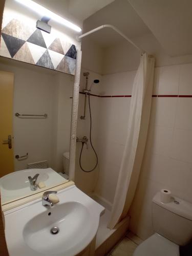 a bathroom with a sink and a shower and a toilet at Appartement Cauterets. 4/6 pers in Cauterets