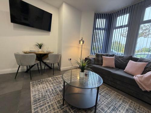 Central Embankment View Apartment 1BR photo 6