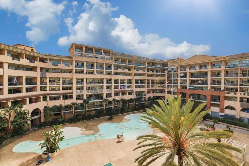 LX103 T2 balcon, piscine et accès plage à Cannes