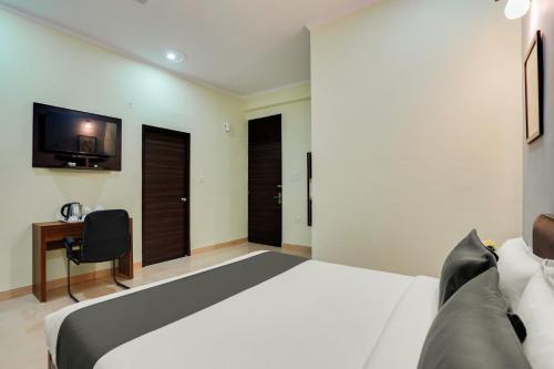 Μια τηλεόραση ή/και κέντρο ψυχαγωγίας στο Collection O Hotel Villa Vista