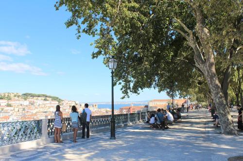 MC Newly Renovated Apartment! Romantic Stay in Trendy Príncipe Real - Lisbon Downtown