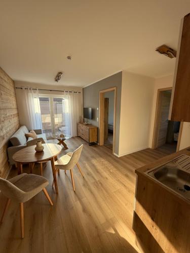 a kitchen and living room with a table and chairs at Kamp 27 in Bebertal Zwei