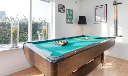 Fotografie z fotogalerie ubytování Holiday Home With Hot Tub And Offers Many Activities! v destinaci Debel