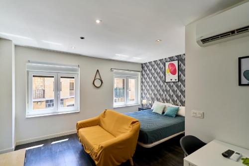 Katil atau katil-katil dalam bilik di Apartamentos Arriba by gaiarooms