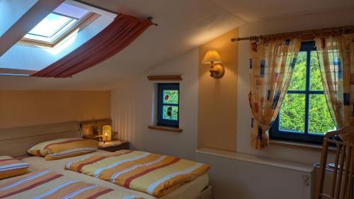 a bedroom with a bed and two windows at Märchengarten Fischer un sin Fru in Putbus