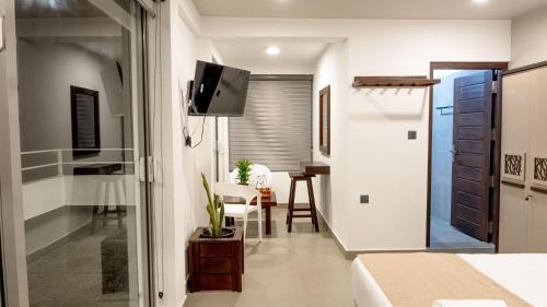 a small apartment with a bedroom and a living room at Villa Sarungal Kanda in Bandarawela