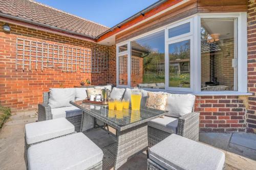 Photo de la galerie de l'établissement 4 Bed in Brook oc-b30296, à Thursley