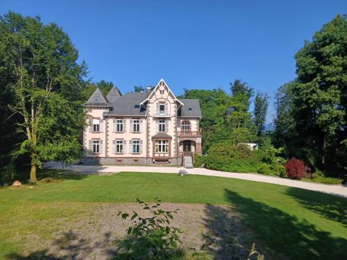 En have udenfor La Demoiselle des Roches