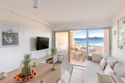 Le Cannes Beach 496 - Vue mer 180 piscine & plage