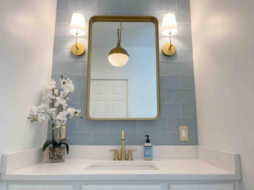 Φωτογραφία από το άλμπουμ του Large Home w Spa Midway to Savannah & Tybee Island! Dog friendly Venue στη Σαβάνα