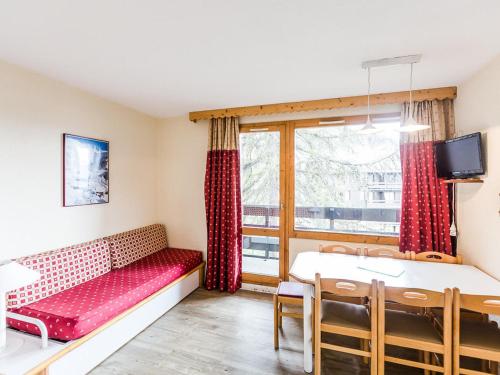 Appart 6 pers avec balcon, casiers à skis, proche pistes et commerces - FR-1-329-32