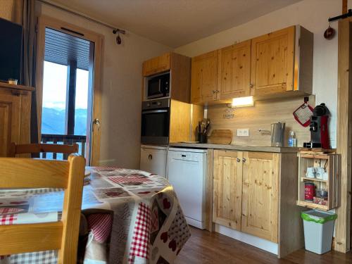 Charmant 2 Pièces + Cabine Rénové, Proche Commerces et Pistes, Balcon, Parking Gratuit - Montchavin