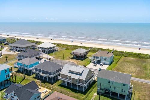 an aerial view of a beach with houses and condos at Casa Del Sol home in Stingaree