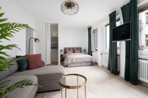 a living room with a couch and a bed at MINZ Studios in Bremen