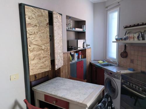 Η κουζίνα ή μικρή κουζίνα στο dolcecasa77