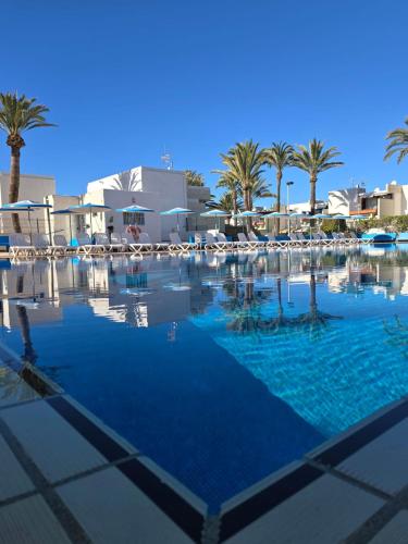 Tenerife South SUNNY Terrace with VIEW and BiG POOL AirCon DW