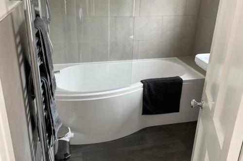 Koupelna v ubytování Cottage - Sleeps 6 - Garden - Parking