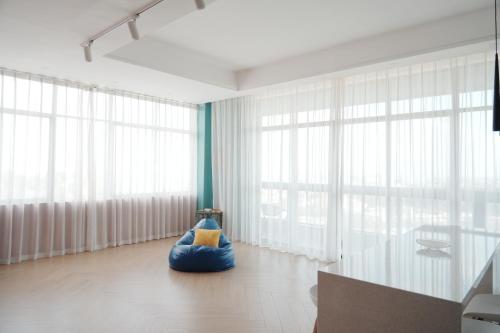 a room with a large window with a blue bean bag at Laurel Hill Suites CBD 2BR Apt, Spacious Balcony in Nairobi