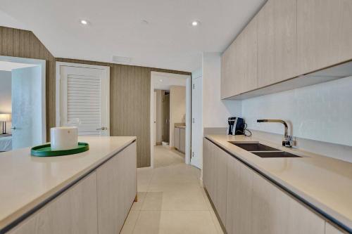 Kuchyň nebo kuchyňský kout v ubytování Amazing Apartments At Lyfe Resort & Residences
