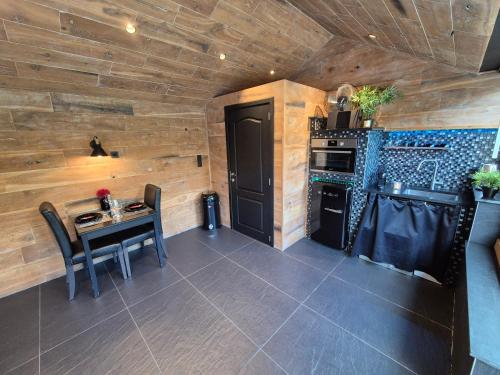 Una cocina o zona de cocina en OCV Infiny