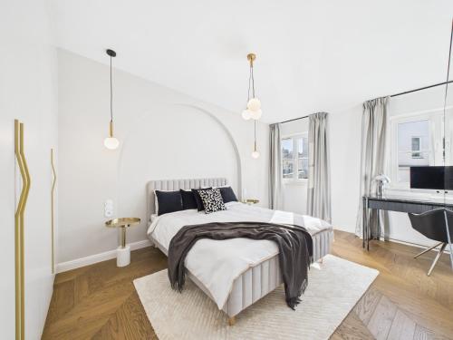 En eller flere senge i et værelse på Luxury Penthouse in Center with Terrace & Direct Lift - The Piękna Residences