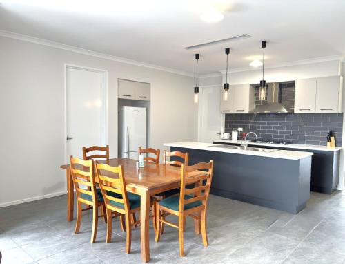 Φωτογραφία από το άλμπουμ του Perfect Family Home w Garage Near Parks & Donnybrook σε Kalkallo