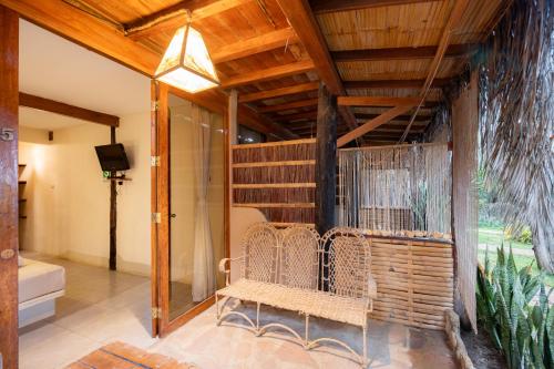 a porch with a bench in a house at Hospedaje La Quebrada in Máncora