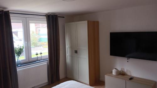 Μια τηλεόραση ή/και κέντρο ψυχαγωγίας στο Apartment - Wohnung Bad Pyrmont