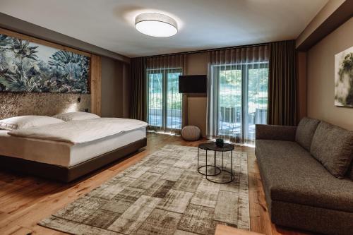 a bedroom with a bed and a couch at Dillhof Apartments in Eschau