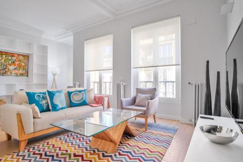 Stylish 3-Bed Apartment in Madrid’s Golden Mile