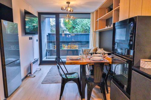 Køkken eller tekøkken på HOM I Gimnasio Piscina Temperada Sauna