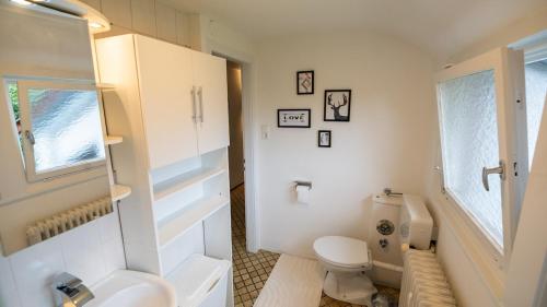 Ένα μπάνιο στο Dachgeschosswohnung am Fuße des Georgenbergs