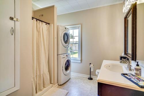 a bathroom with a washing machine and a sink at Peaceful Patio, Sunroom Pet-Friendly Baldwin Home in Franklin