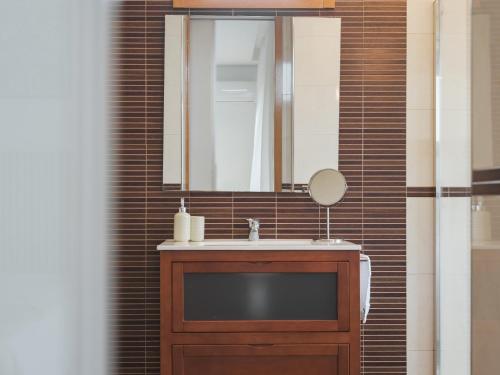 a bathroom with a sink and a mirror at Dom Carlos Villa in Vila Nova de Gaia