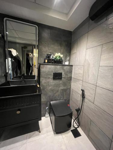 Ένα μπάνιο στο My Space Luxury Suites in mohali