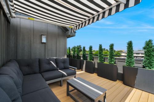 a living room with a couch on a balcony at New Luxury Pearl Townhome-Casa A in San Antonio