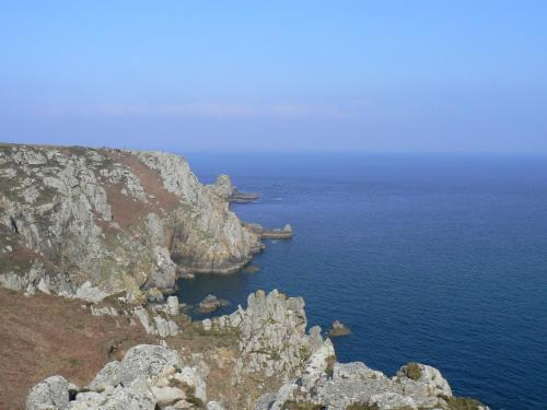 a view of the ocean from a cliff at Appt 300m de la plage vue sur mer in Audierne