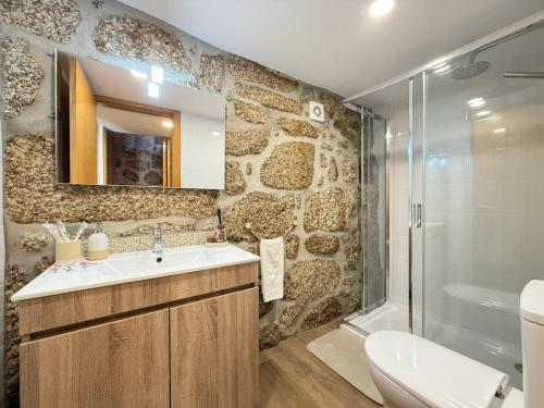 Ένα μπάνιο στο Casa da Cancela - Piscina & Jacuzzi - Gerês