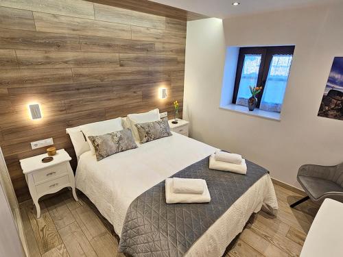 a bedroom with a bed and a wooden wall at Mural del Castillo II, La Alberca in La Alberca