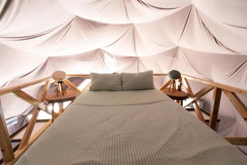 a bedroom with a bed in a tent at Anamur Deluxe Glamping Dome in Anamur