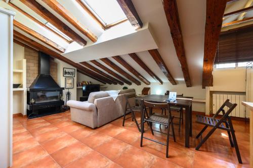 For You Rentals Preciosa Buhardilla TEMPORAL en plena Puerta del Sol de Madrid COR25