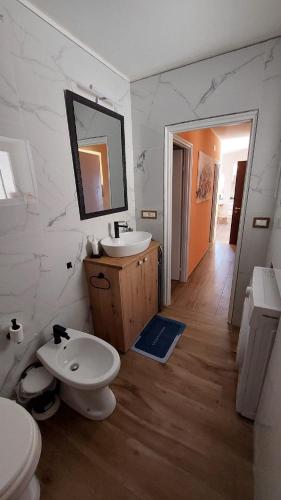 a bathroom with a sink and a toilet at Appartamento da Zia Maria in Monterosso